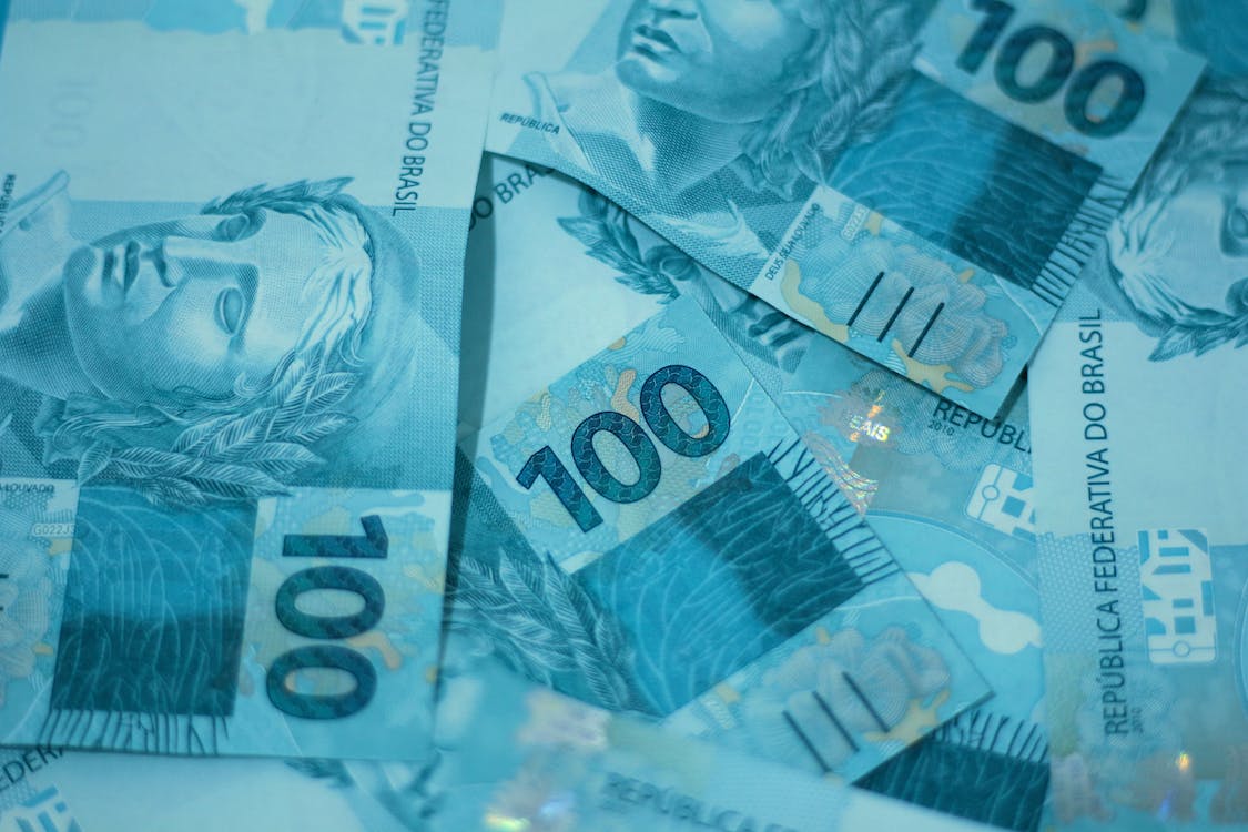 OS AUXÍLIOS SOCIAIS, O ESTADO DE BEM-ESTAR SOCIAL E O SALÁRIO MÍNIMO